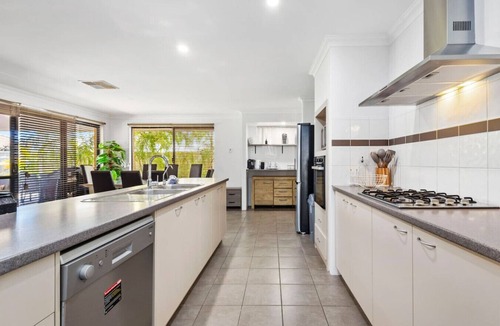 Tapping House | Spacious Escape in Tapping
