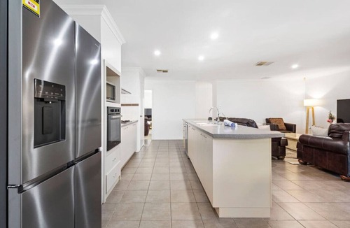 Tapping House | Spacious Escape in Tapping