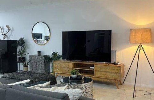 Campbelltown House | Spacious family home