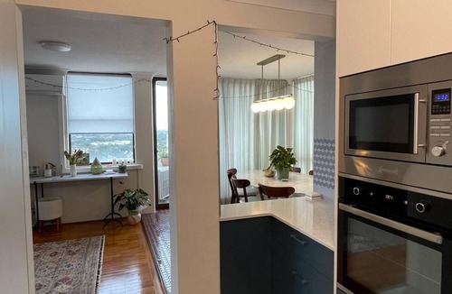 Bondi Junction Apartment | Spacious Retro-style Apartment With City Skyline Views