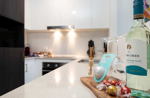 Wooloowin House | Spacious Townhouse|3 Bathrooms|5km City & Airport