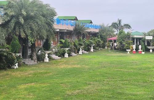 Mohanlalganj Hotel | Sparrow farms and resort