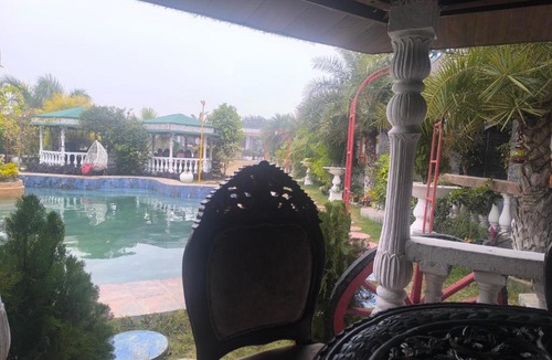 Mohanlalganj Hotel | Sparrow farms and resort