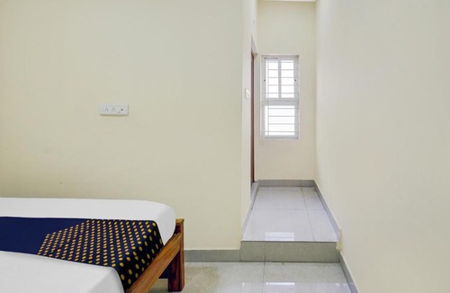 Narasapura Hotel | SPOT ON VN Boarding And Lodging