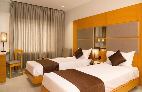 Aranthangi Hotel | Sri Aadhish Grand