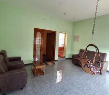 Tiruvannamalai House | Sri Murugan Homestay Living