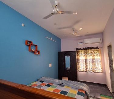 Tiruvannamalai House | Sri Murugan Homestay Living