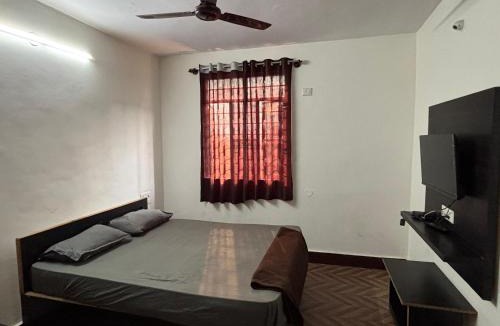 Bengaluru Hotel | Sri Renuka Boarding & Lodging