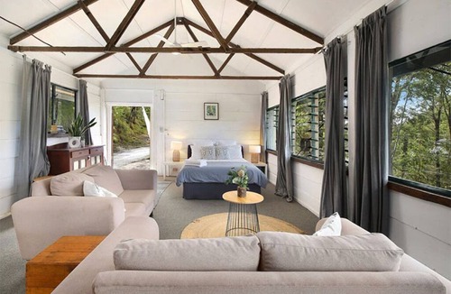 St. Albans Cabin | St Albans Stables - self contained studio styled accommodation (very rustic!)