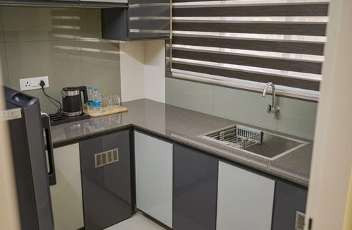 Alwaye Hotel | Standard Room Near CIAL Airport King Bed & Wi-Fi