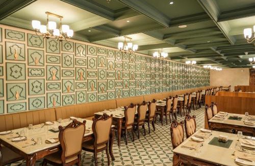 Ahmedabad Hotel | Status Dine Banquet And Restaurant
