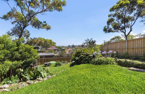 Clovelly House | Stay at Bronte Charm: Pet-Friendly Family Home with Sea Views