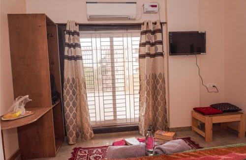 Varanasi Hotel | Stay Inn Kailasha - Lift,Parking,Kitchen and all modern facilities