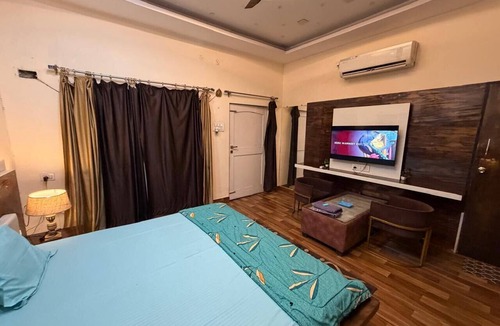 Allahabad Bed & Breakfast | Stay near Sangam River in Premium AC Room