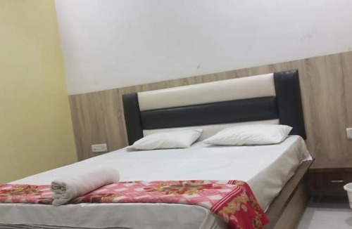 Robertsganj Hotel | STAYMAKER Hotel Raj Banquet