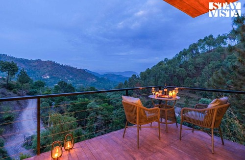 Kumarhatti Villa | StayVista at Leopard's Haus with BBQ & Bonfire