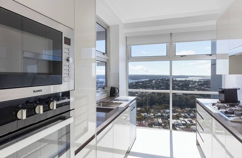 Bondi Junction Apartment | Stunning 3-Bedroom Harbour Suite Near Bondi Beach Sydney