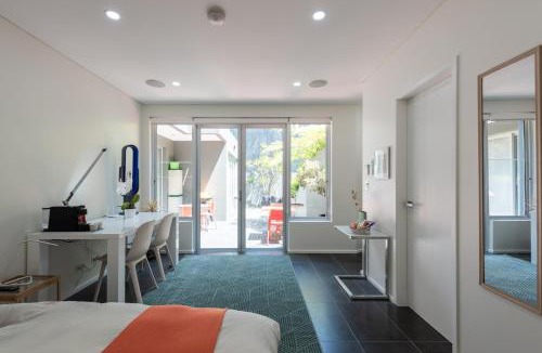 North Bondi Apartment | Stunning Views - Read our Re-views, then book
