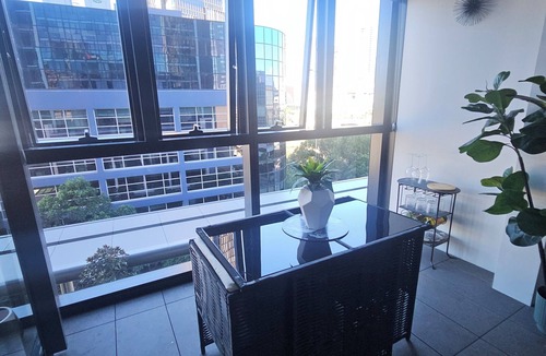 Parramatta Apartment | Stylish 2-Bedroom Apartment in Parramatta CBD | Pool, Cinema, Gym & Rooftop Bar