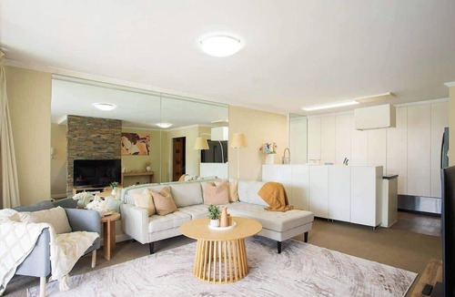 Paddington Apartment | Stylish 3BD Paddington Haven with Pool, Gym and Pet-Friendly Stay