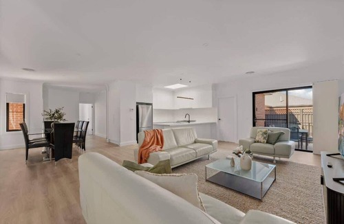 Bathurst Villa | Stylish Central Bathurst Stay