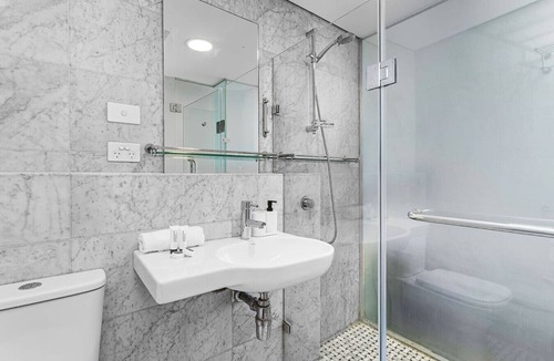 Northbridge Bed & Breakfast | Stylish & Comfortable 1-Bedroom Hotel Room with Rooftop Access