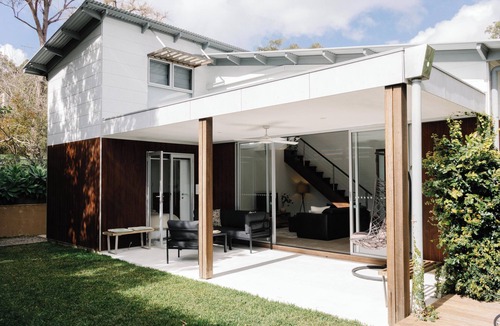 Mona Vale House | Stylish Family Stay – Cafes, Golf & Beach Nearby