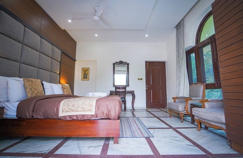 Gurugram House | Sunahari Bagh- Luxurious 5-bedroom farmhouse in Gurugram with WiFi, AC
