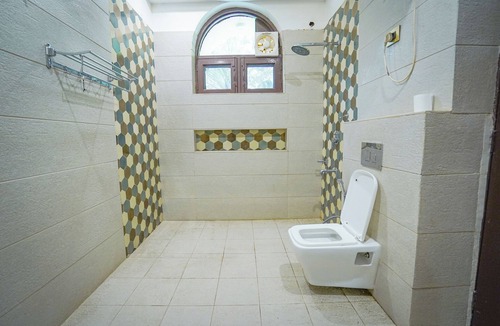 Gurugram House | Sunahari Bagh- Luxurious 5-bedroom farmhouse in Gurugram with WiFi, AC