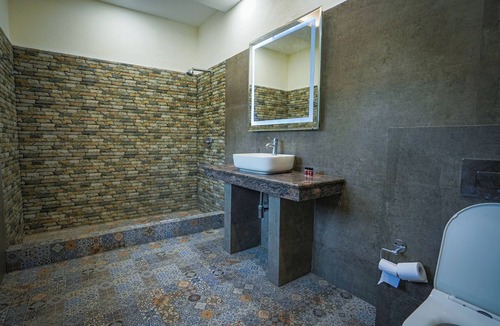 Gurugram House | Sunahari Bagh- Luxurious 5-bedroom farmhouse in Gurugram with WiFi, AC