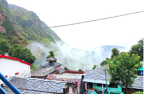 Chakrata House | Sunlight HomeStay Peacefull nature between the hiils and mountains