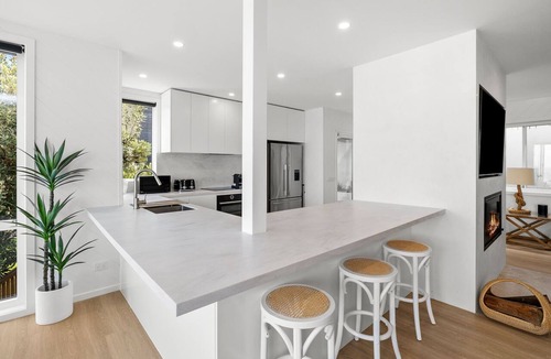 Fairhaven House | Sunset Beach Ocean Views Private Beach Access