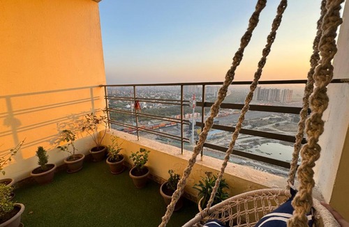 Greater Noida Apartment | Sunset View Paradise By Buddies Home
