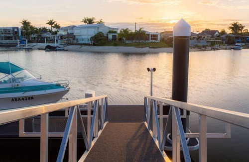 Broadbeach Waters House | Sunset Waters- Wrap-around Point Position with Wide Water Views