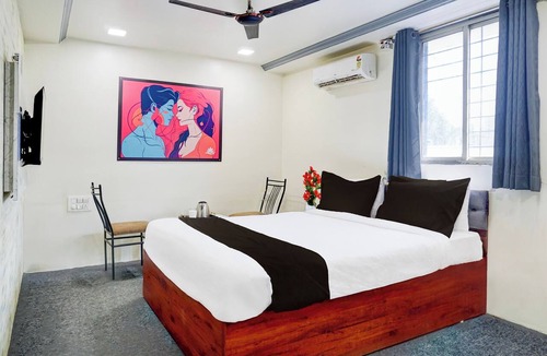 Pune Hotel | Super Collection O Katraj Near KK Market