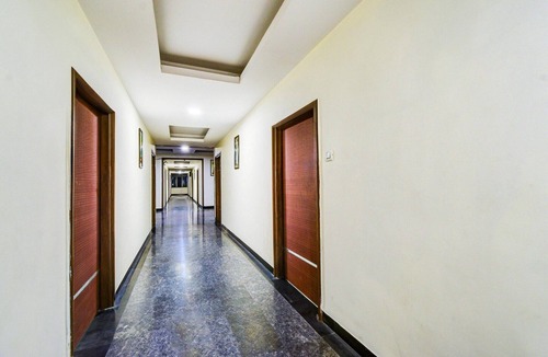 Basheerbagh House | Super Deluxe RoomRed Hills Sitara Grand