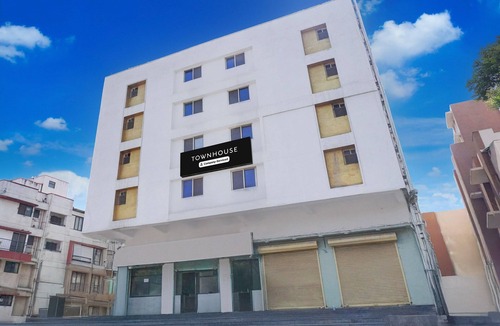 Pune House | Super Deluxe Roomwhite Castle