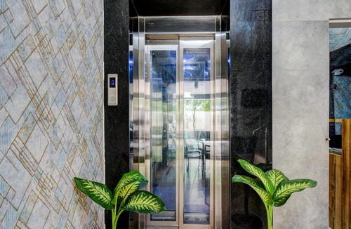 Gachibowli Hotel | Super Hotel O SRI NIRVANA PLAZA