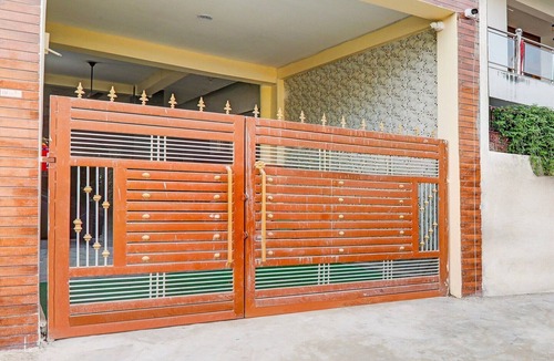 Varanasi House | Super Hotel O Sudhirpur