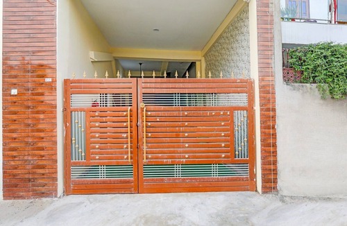 Varanasi House | Super Hotel O Sudhirpur
