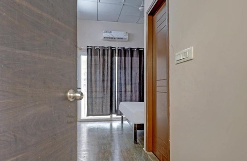 Sathya Sai Layout Hotel | Super Hotel O White Rabbit