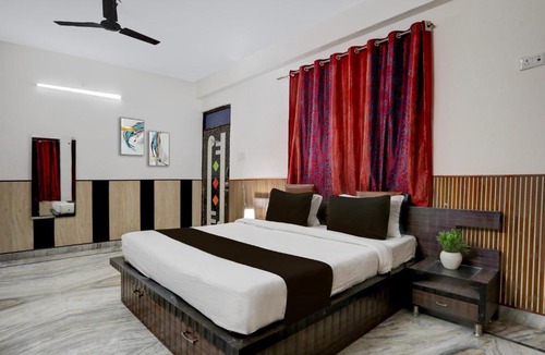 Varanasi Hotel | Super OYO Collection O Gautameshver Mahadev Temple Formerly Pushp Vatika