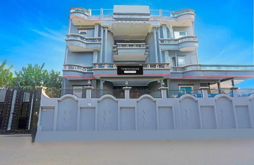 Gomti Nagar Hotel | Super OYO Townhouse Vijay Khand Gomti Nagar