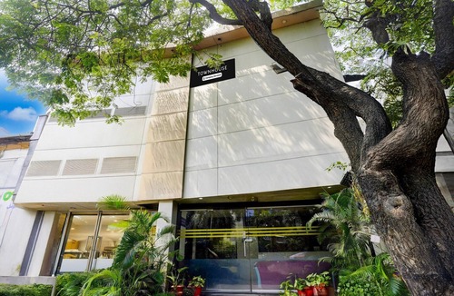 Sakinaka House | Super Townhouse Andheri Sakinaka Metro