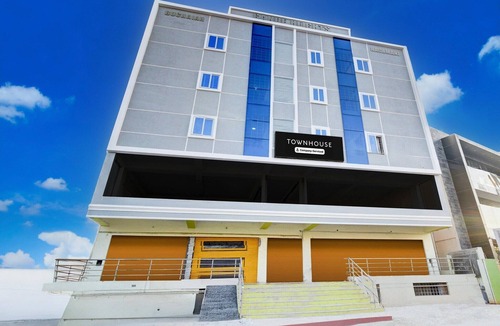 Hyderabad House | Super Townhouse LB Nagar Metro Station