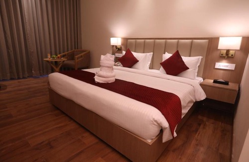 Gomti Nagar Hotel | Sure Stay Hotel By Best Western Lucknow