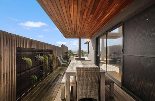 Surf Beach House | Surfers Rest