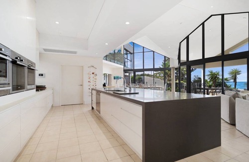Forresters Beach House | SURFSIDE 65 - BEACHSIDE LUXURY, POOL & CINEMA