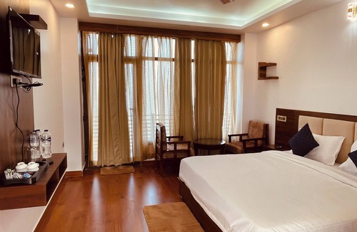 Tehri Hotel | Surya Lake View Retreat
