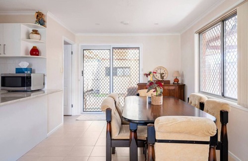 Kingswood House | Sydney & Blue Mts Retreat (5-Bedrooms)